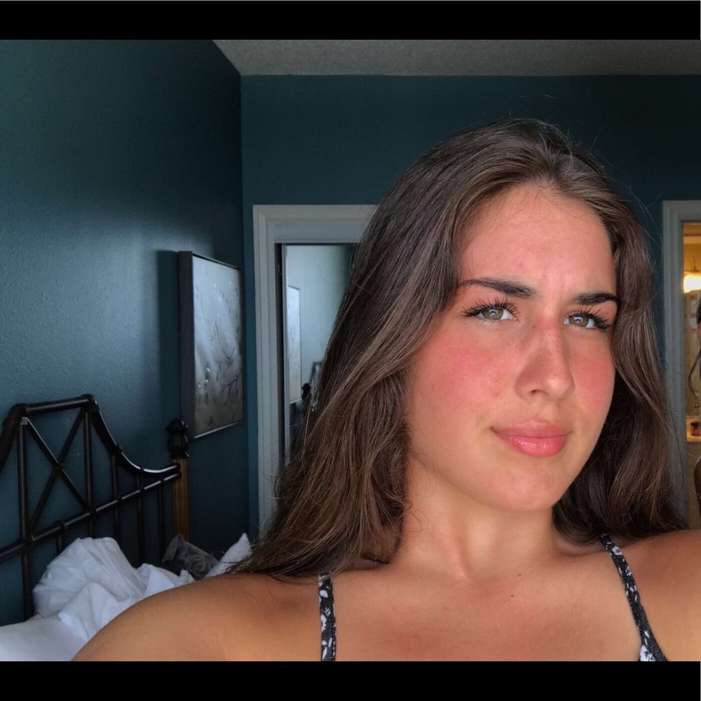 Meet your Posher, Makayla